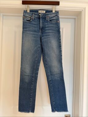 Trave Slim Straight women’s Jeans in Washed Blue